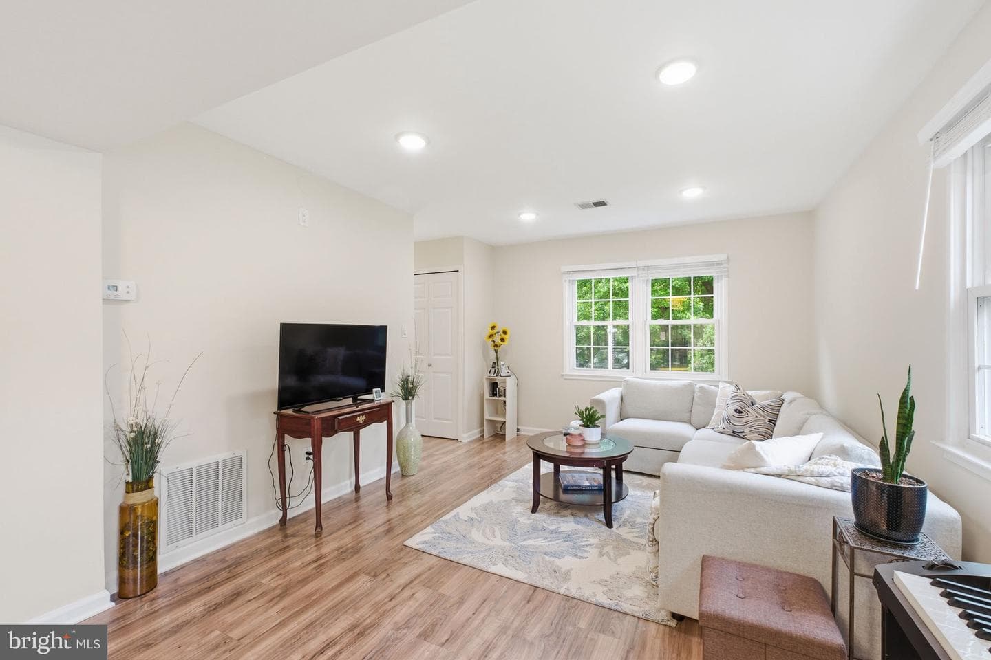 7709 Matisse Way photo 7