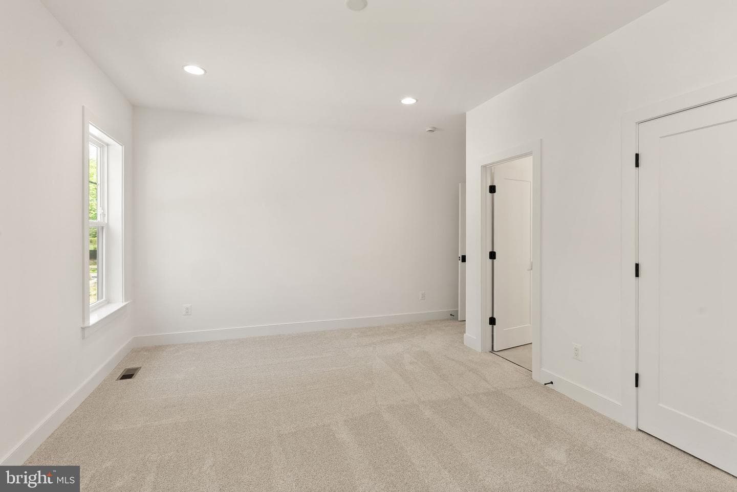 11800 Valley Road photo 51
