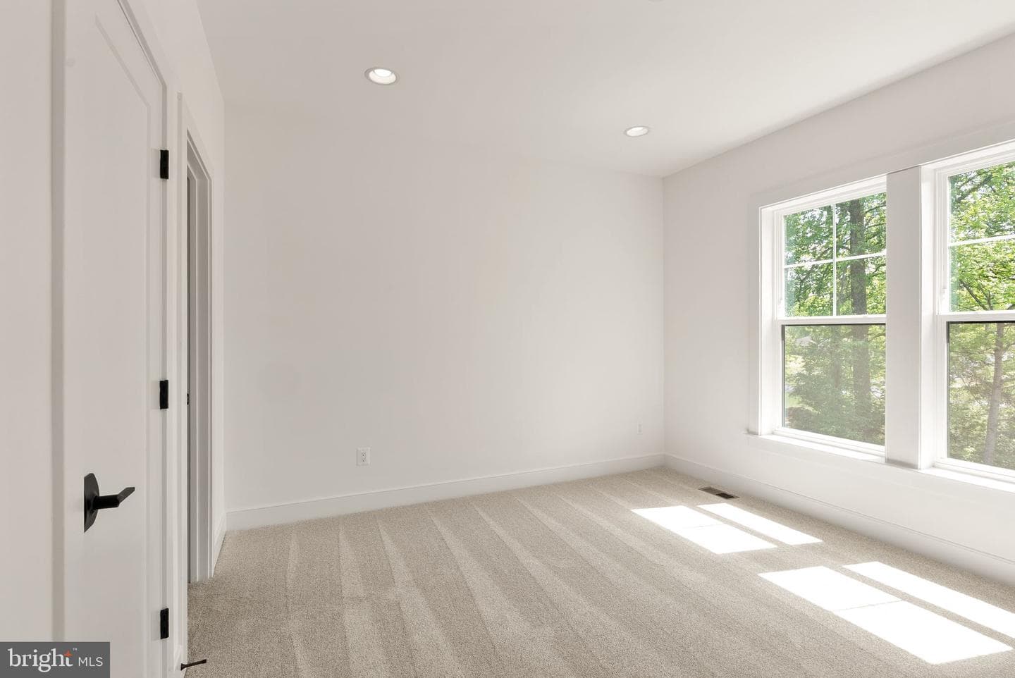 11800 Valley Road photo 53