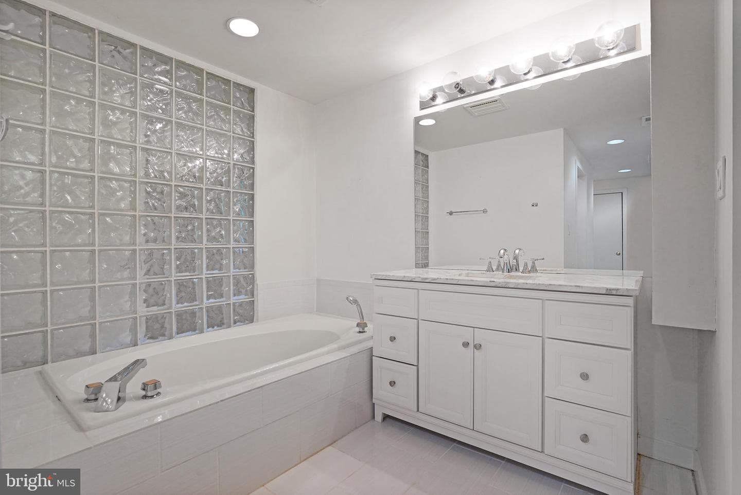 926 Saigon Road photo 44