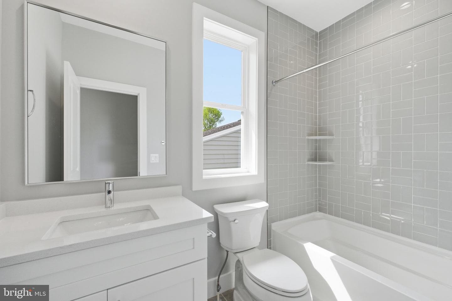 6645 Hallwood Avenue photo 32