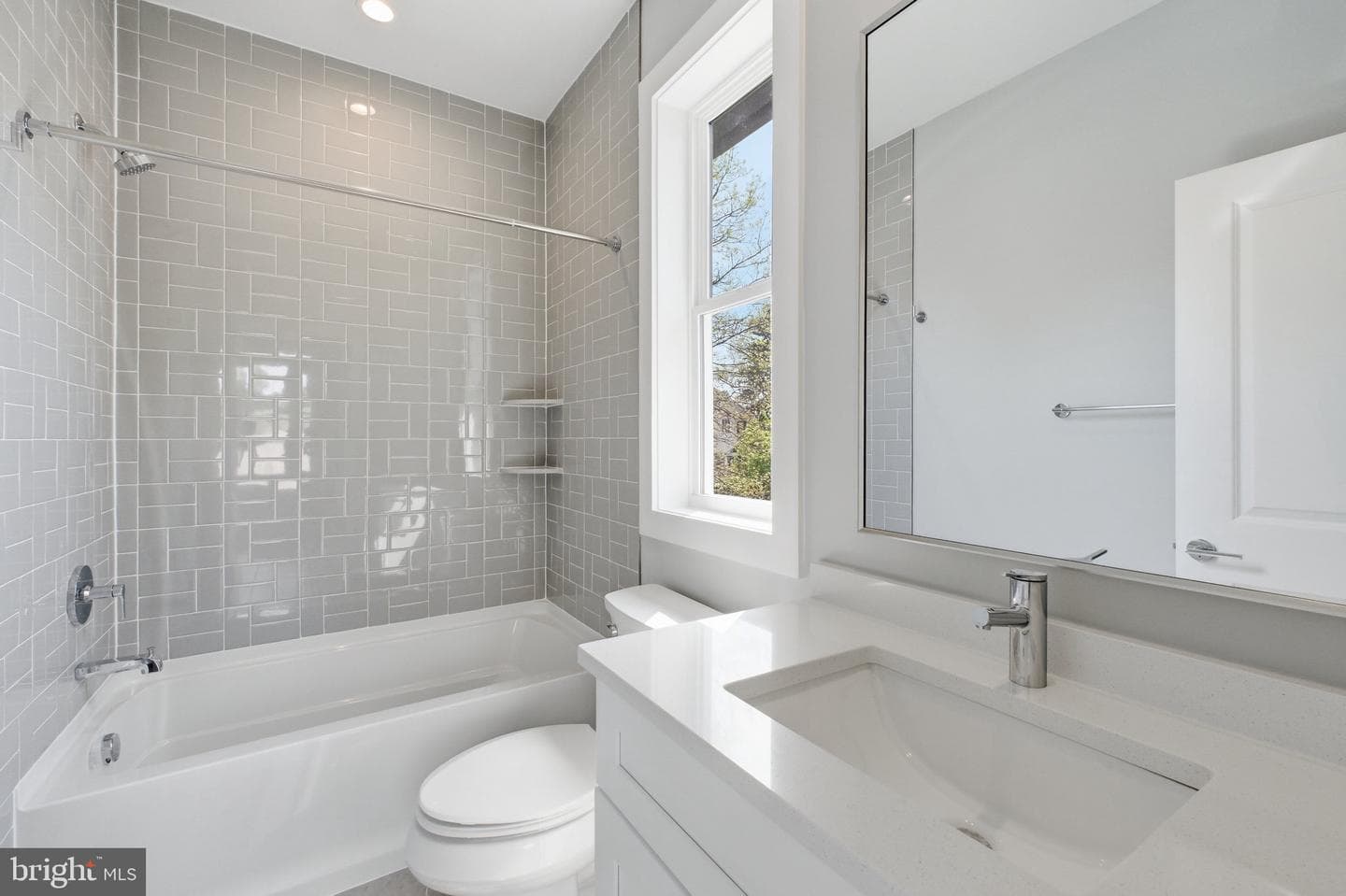 6645 Hallwood Avenue photo 36
