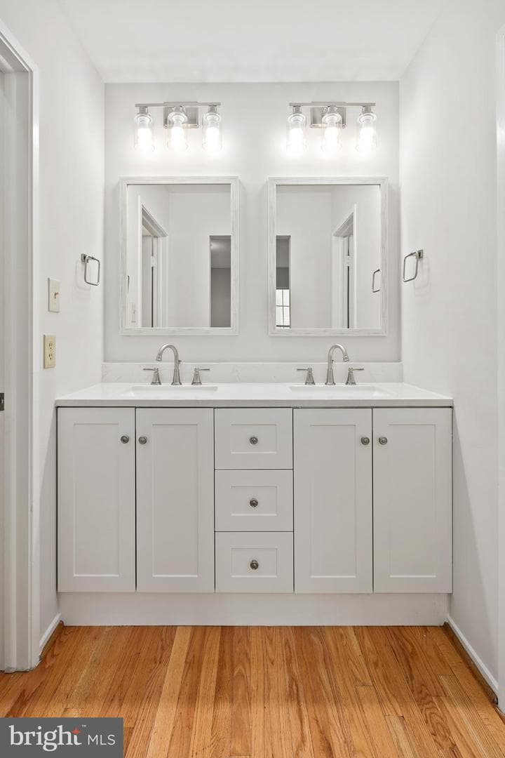 8684 Venoy Court photo 22