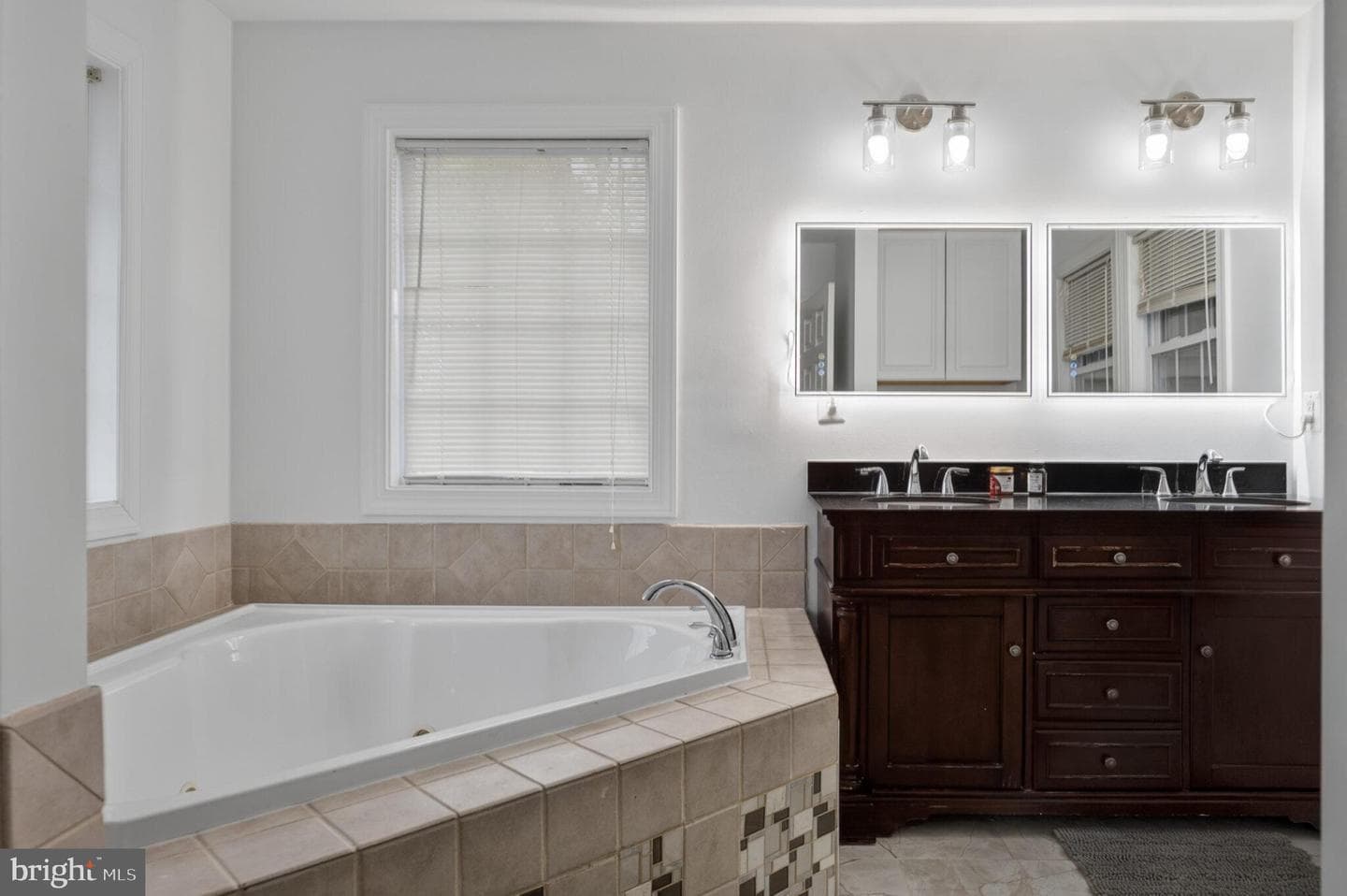 7909 Ashton Street photo 24