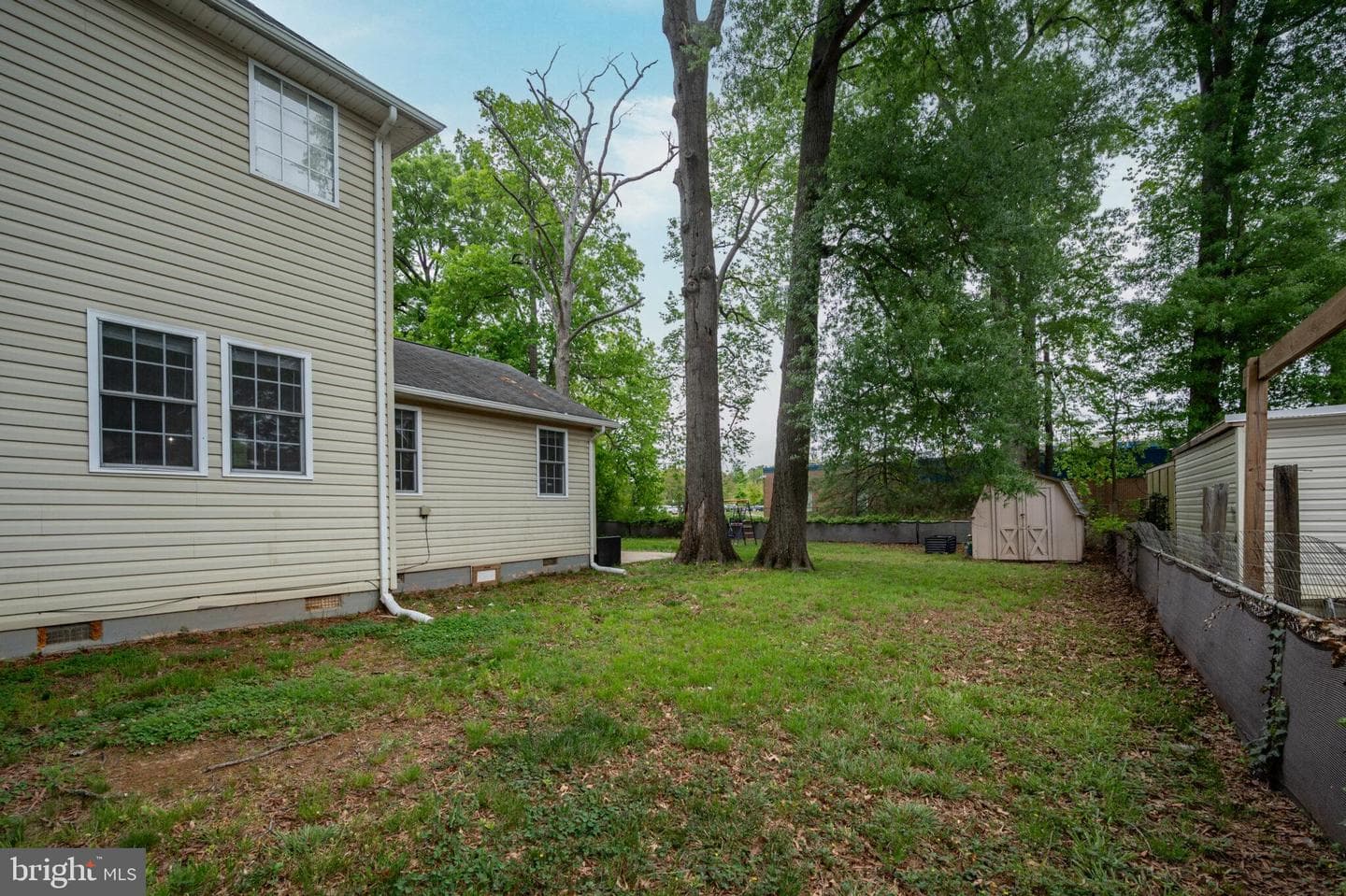 7909 Ashton Street photo 37
