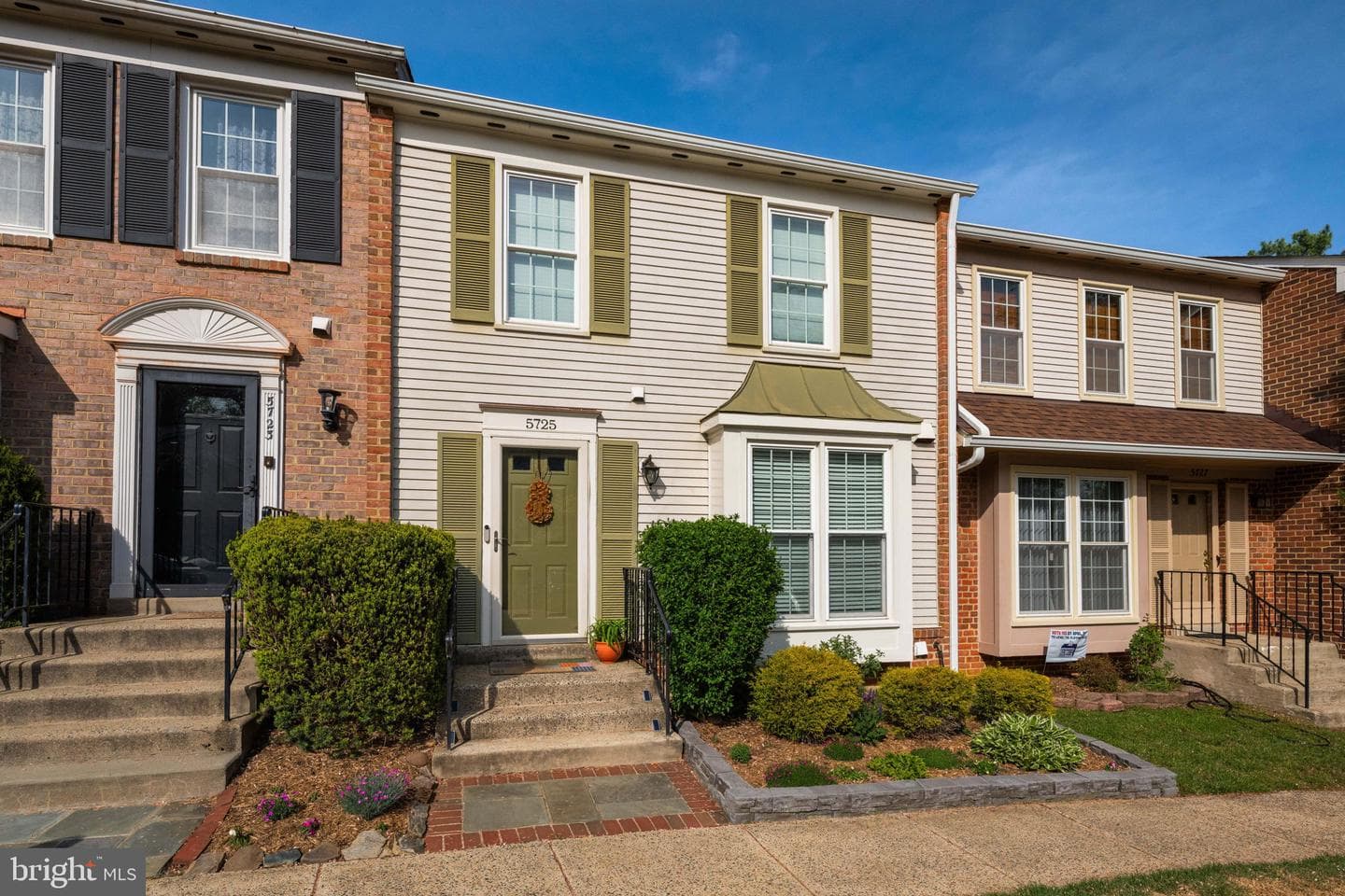 5725 Ridge View Drive photo 2