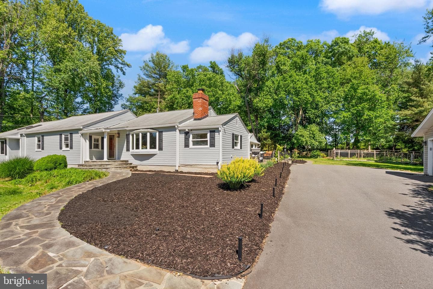 815 Seneca Road photo 5