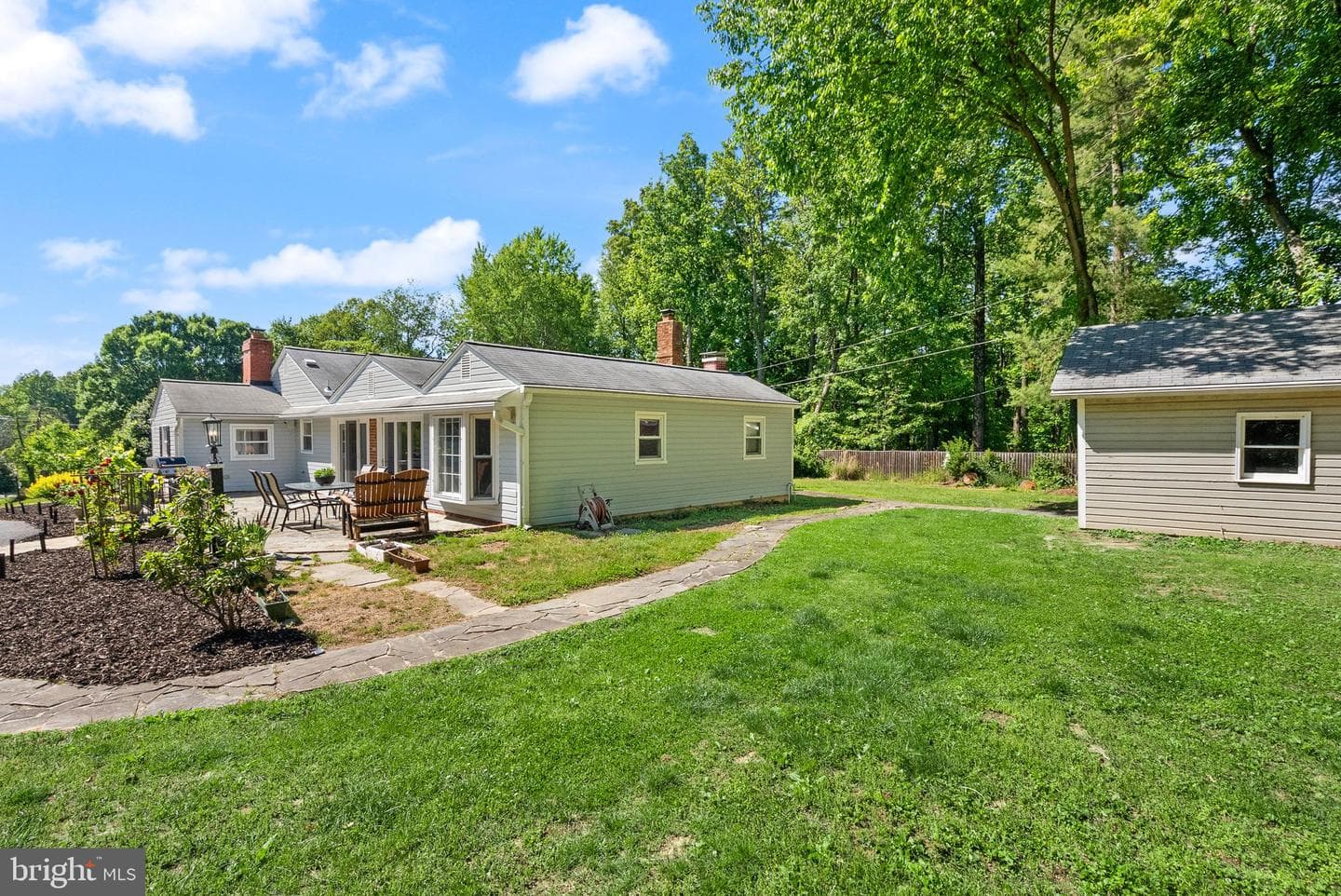 815 Seneca Road photo 6