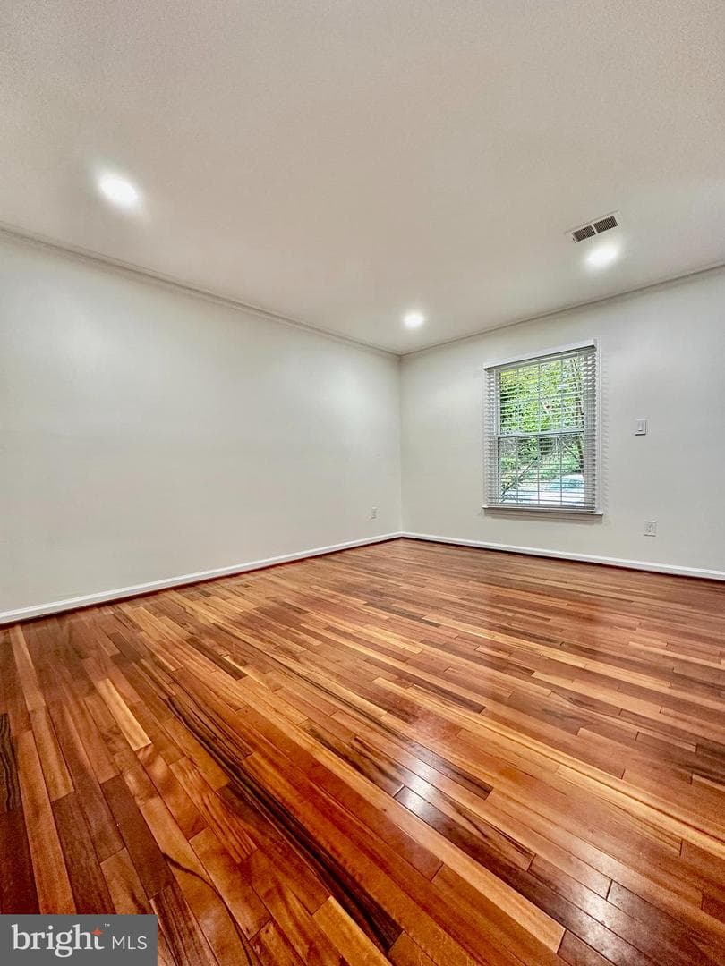 5230 Lonsdale Drive photo 3