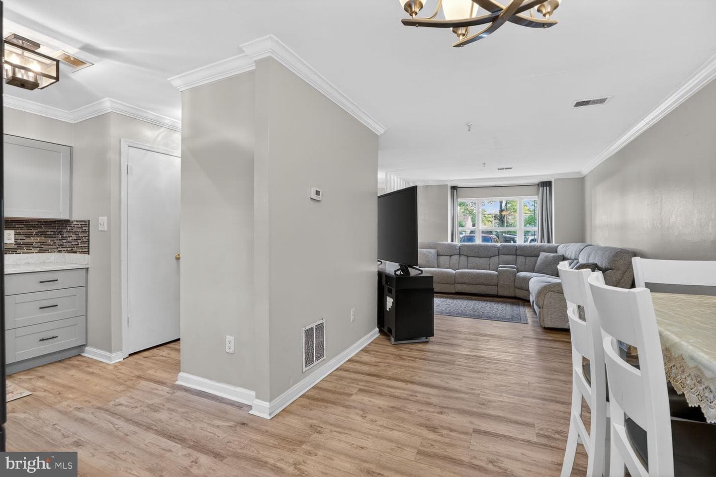 7662 Lee Landing Drive photo 2