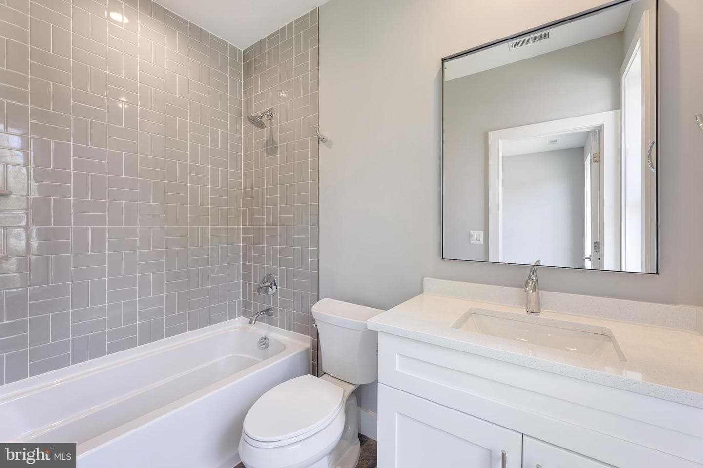 125 Casmar Street SE photo 30