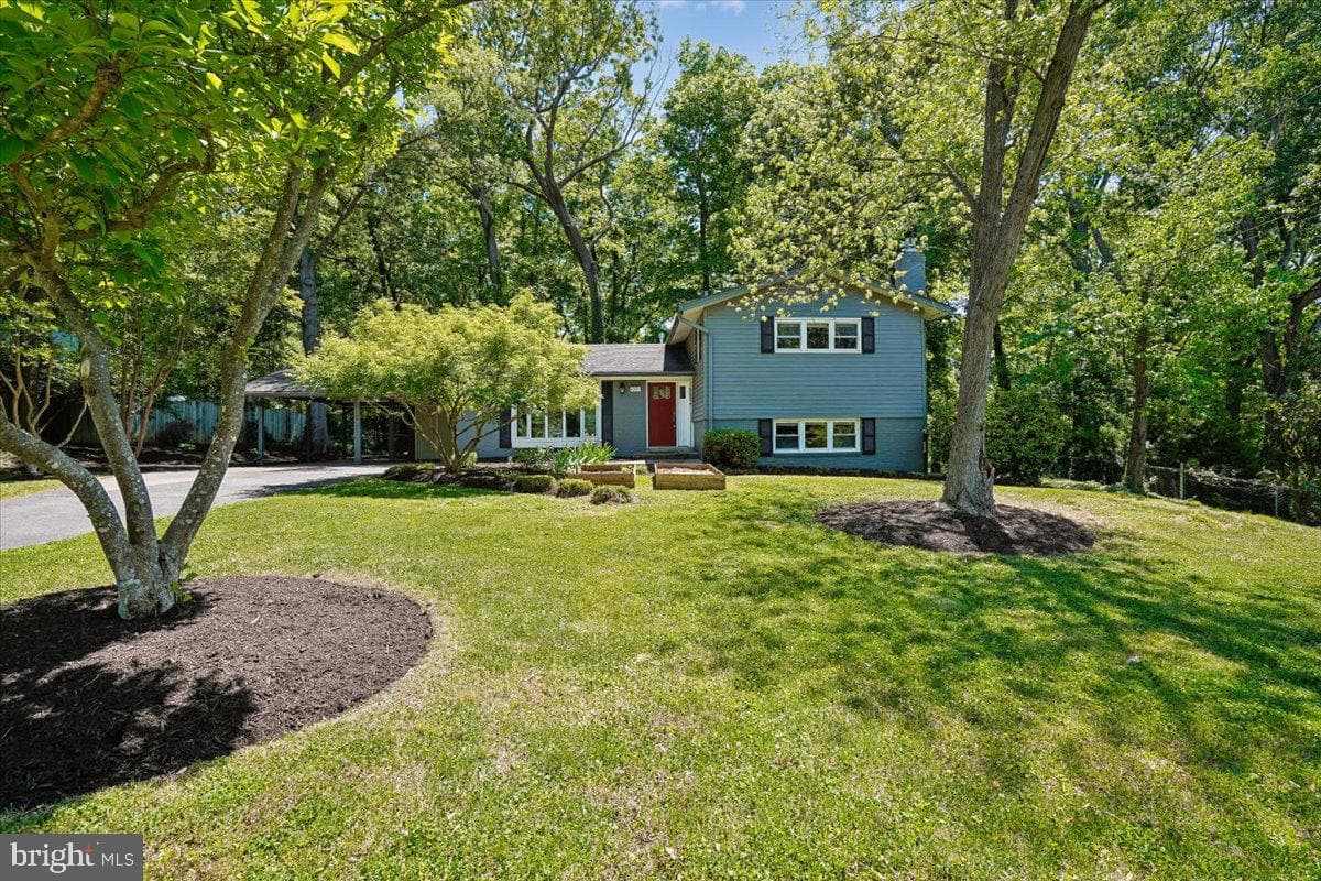 4207 Adrienne Drive photo 4