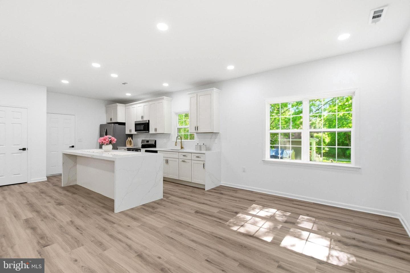 5010 Rosemont Avenue photo 12