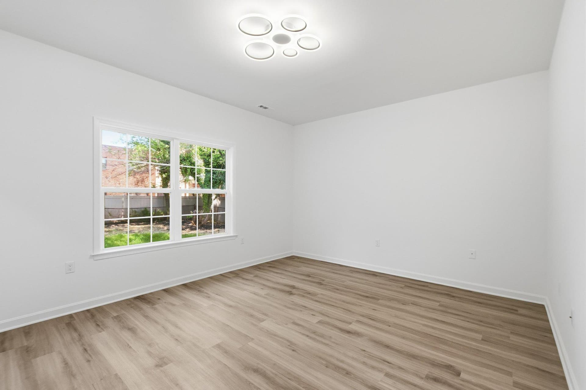 5010 Rosemont Avenue photo 24