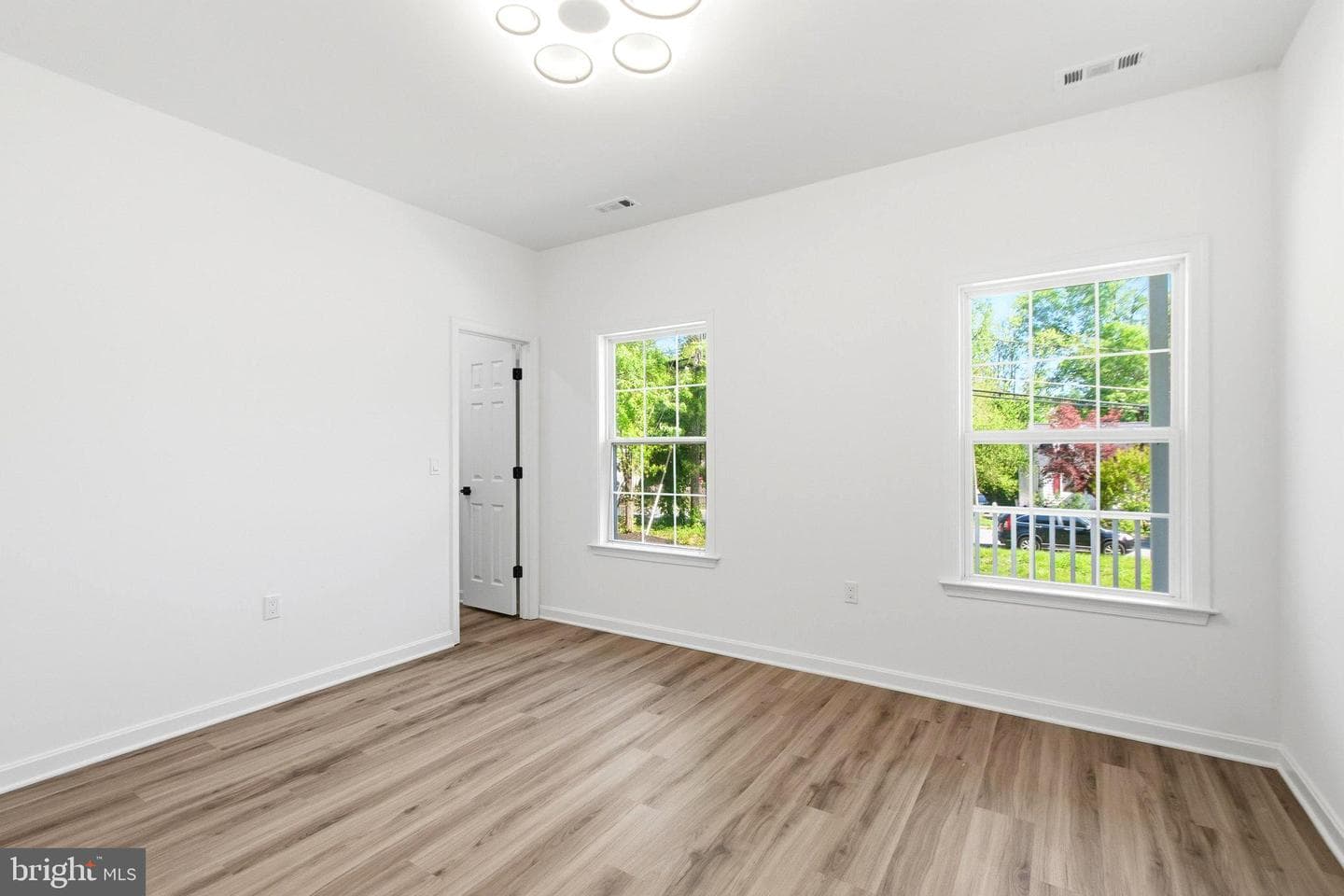 5010 Rosemont Avenue photo 30