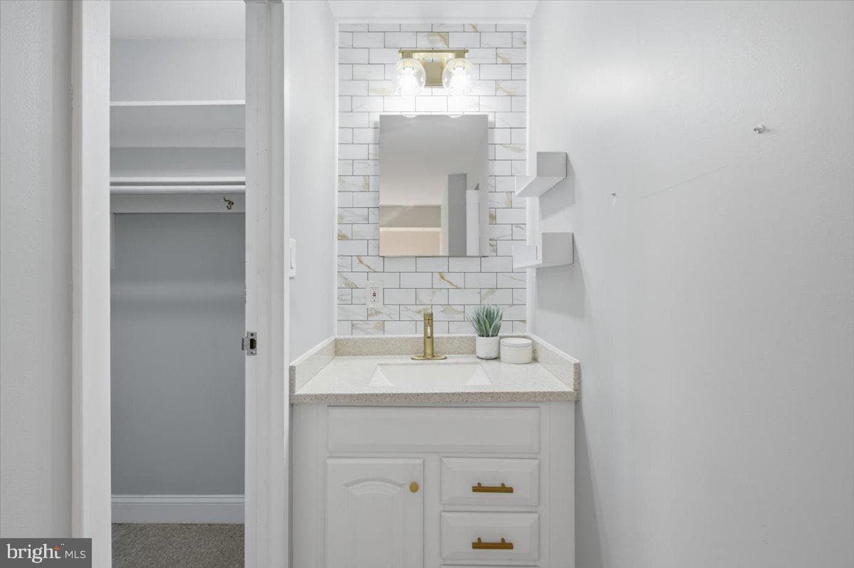 2322 Freetown Court #8/21c photo 23