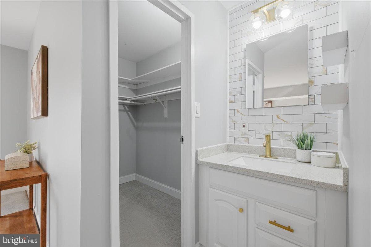 2322 Freetown Court #8/21c photo 24