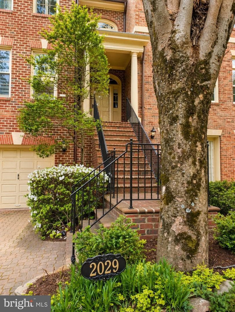 2029 Mayfair Mclean Court photo 2