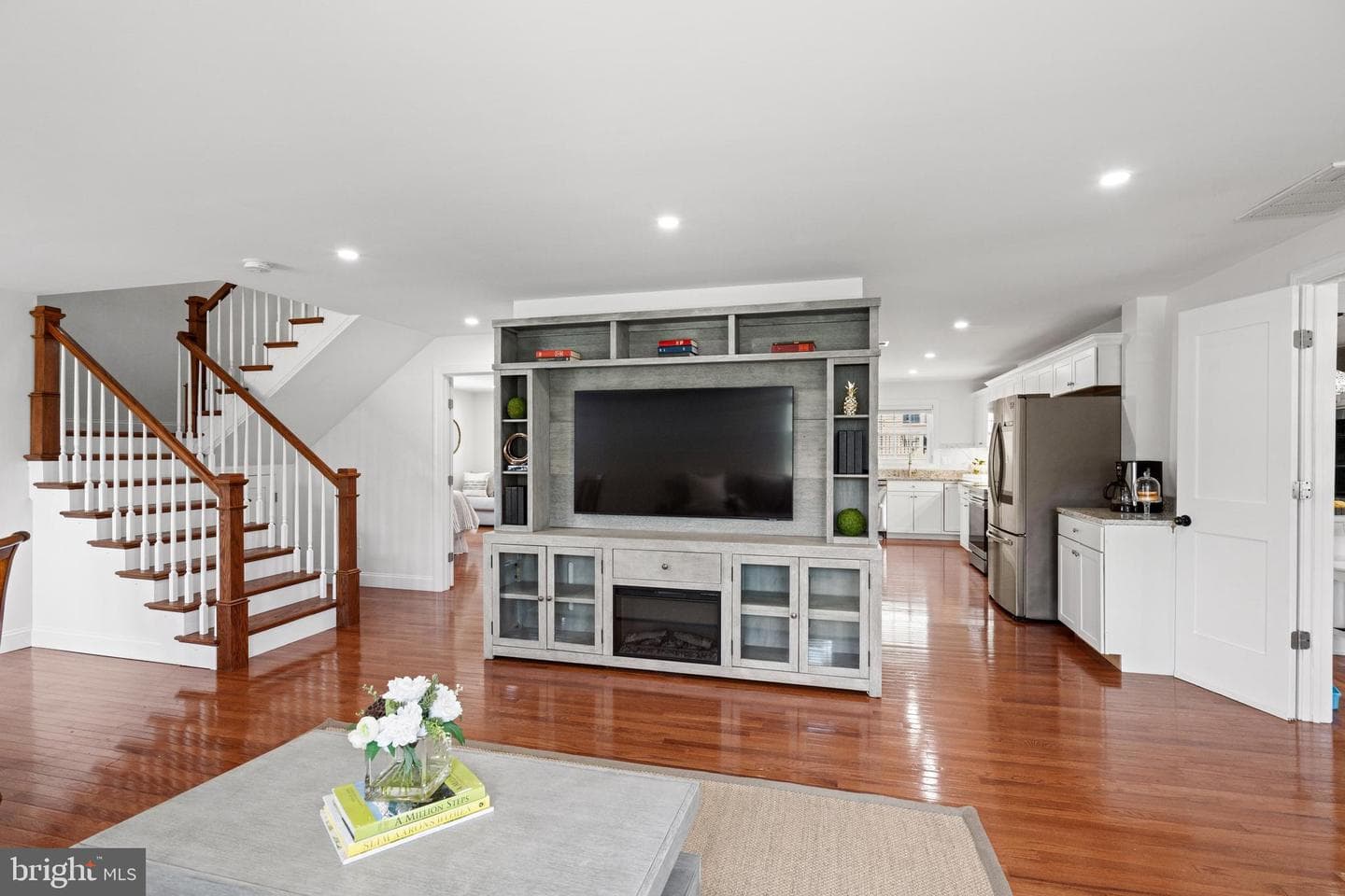 6634 Harriett Street photo 6