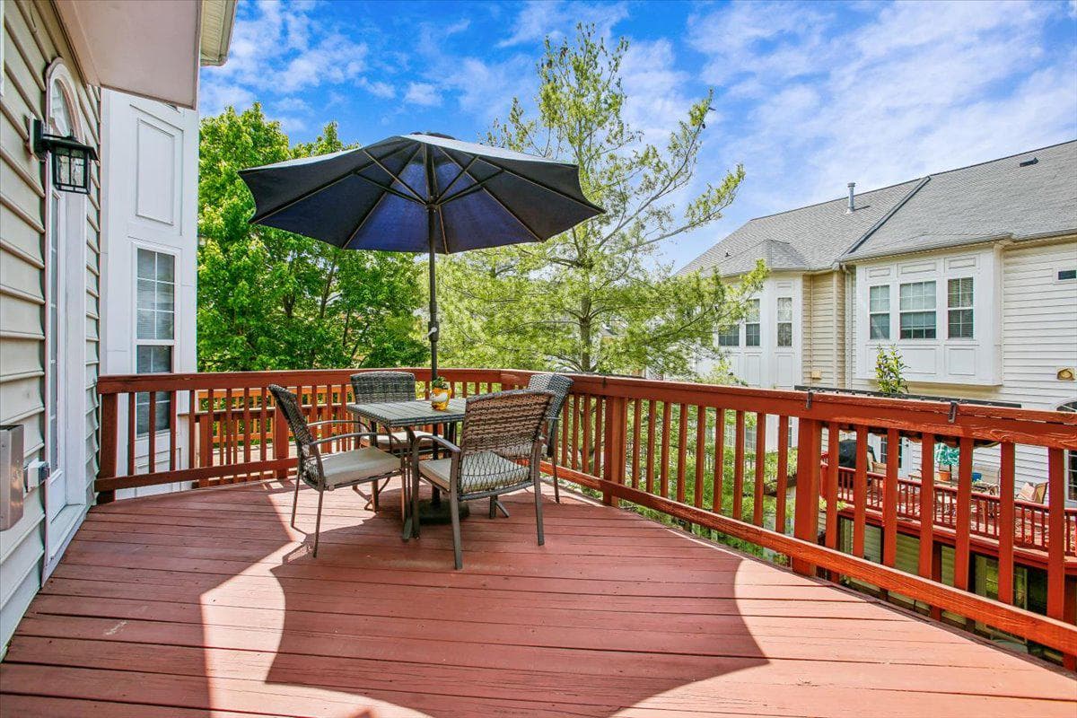7850 Locust Leaf Lane photo 4