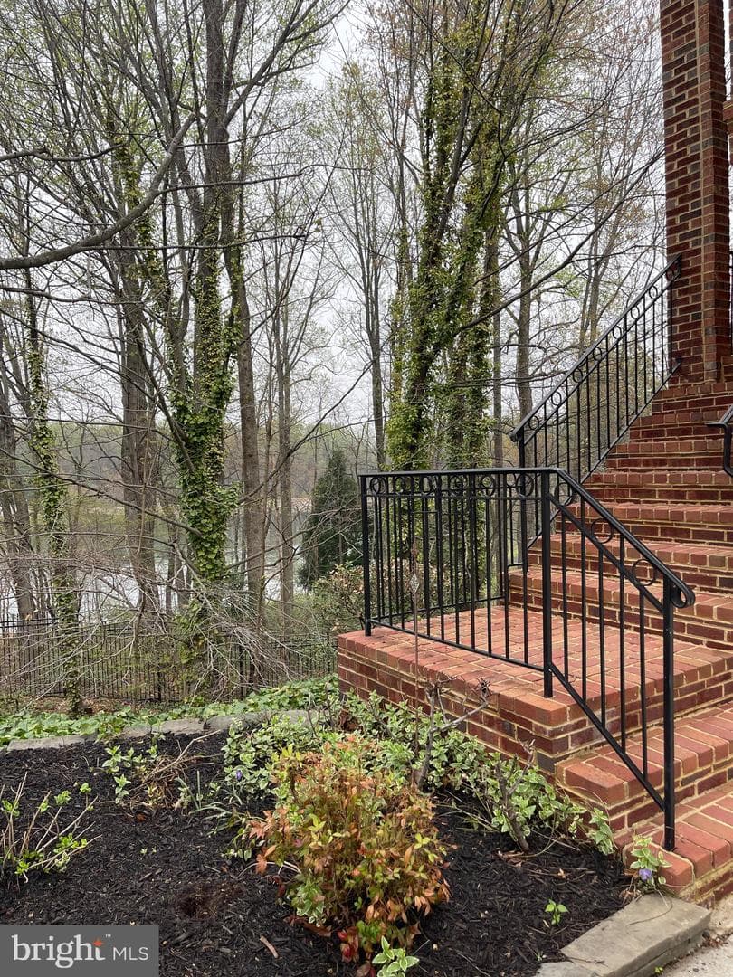 7046 Mundy Point Court photo 43