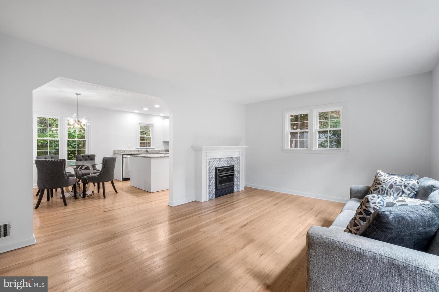 6474 Oakwood Drive photo 3