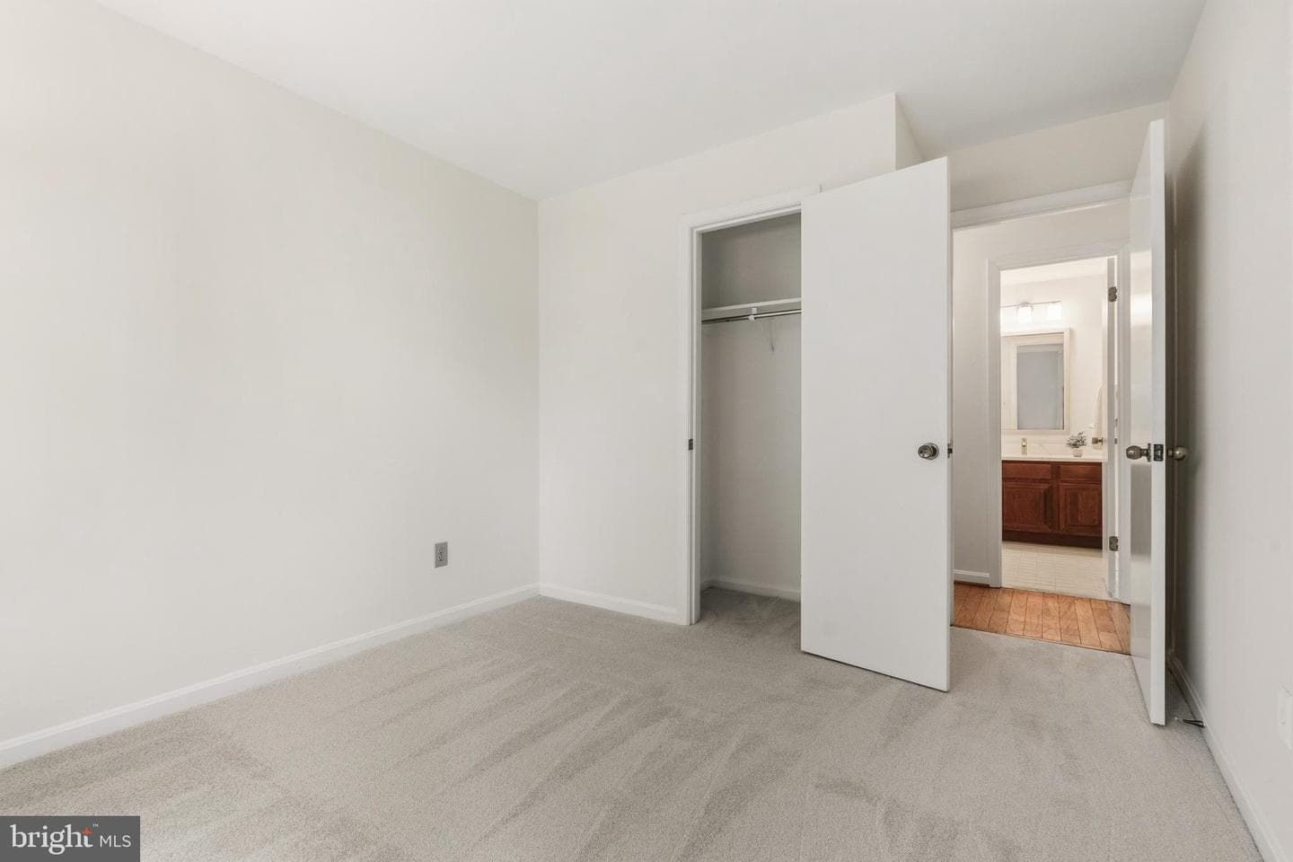 10026 Oakton Terrace Road photo 28