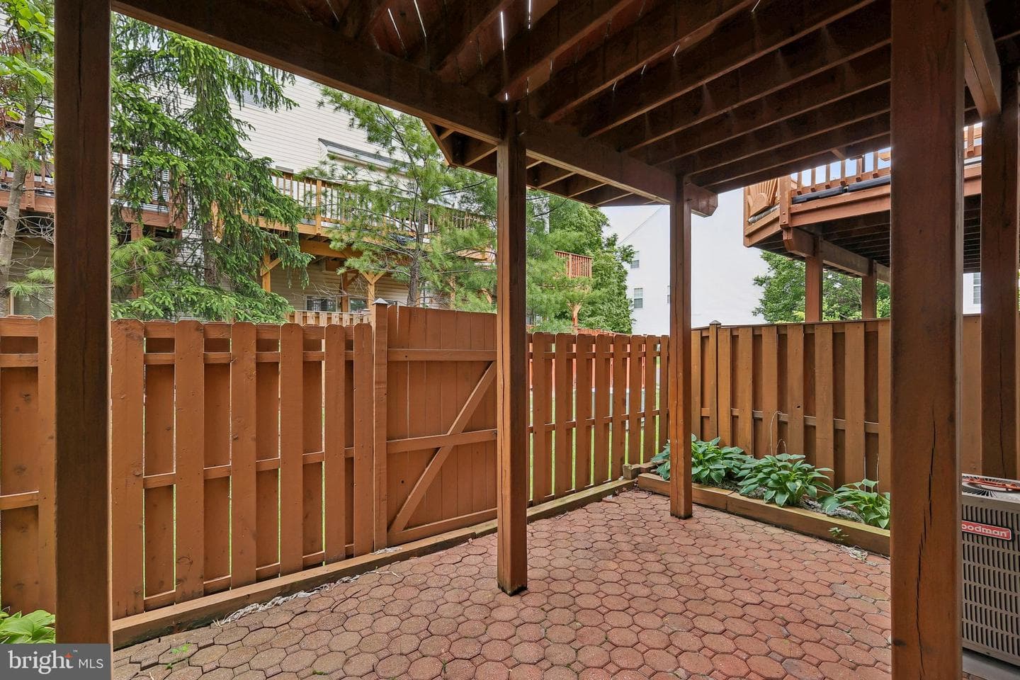 2525 James Madison Circle photo 27