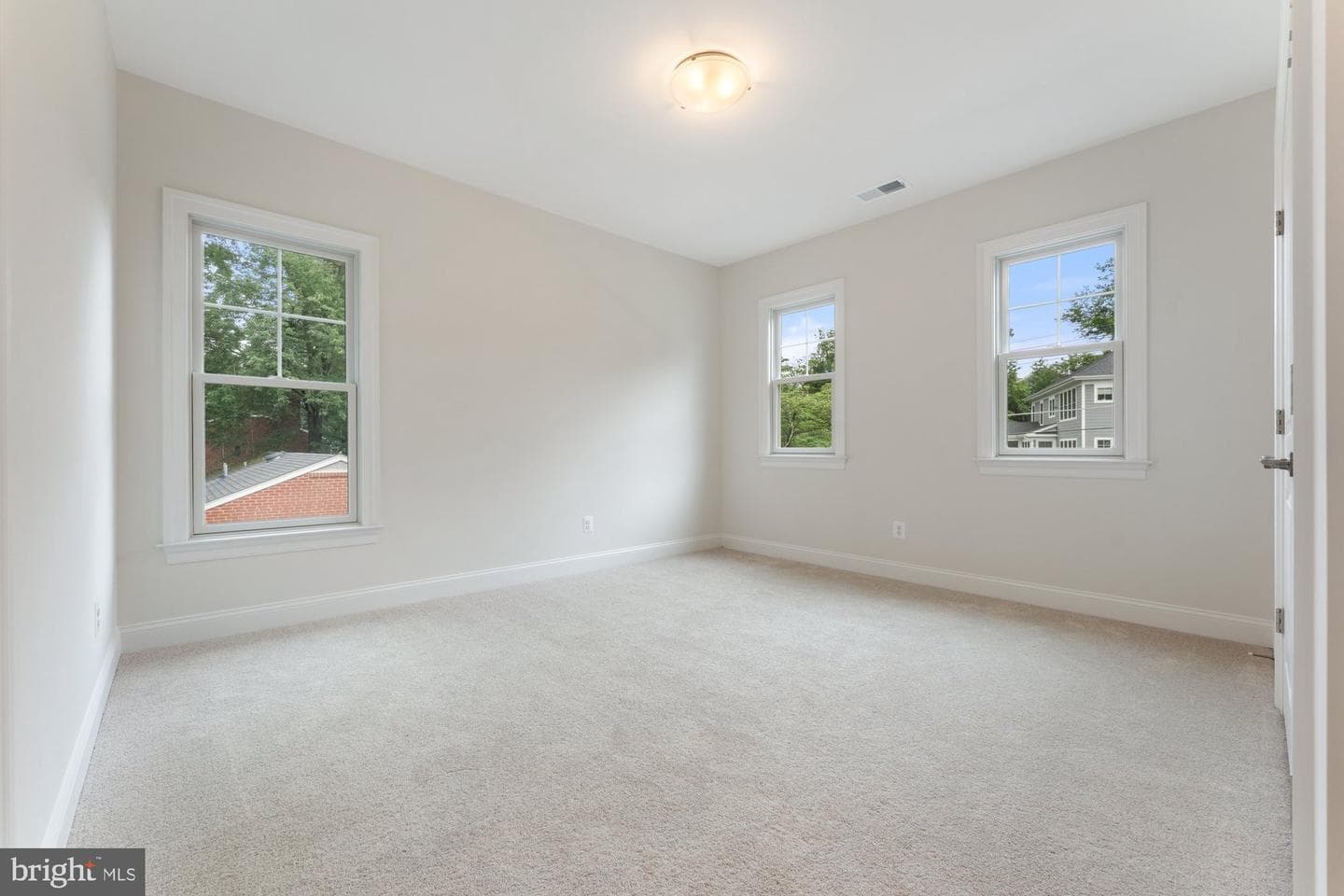 505 Glyndon Street NE photo 42