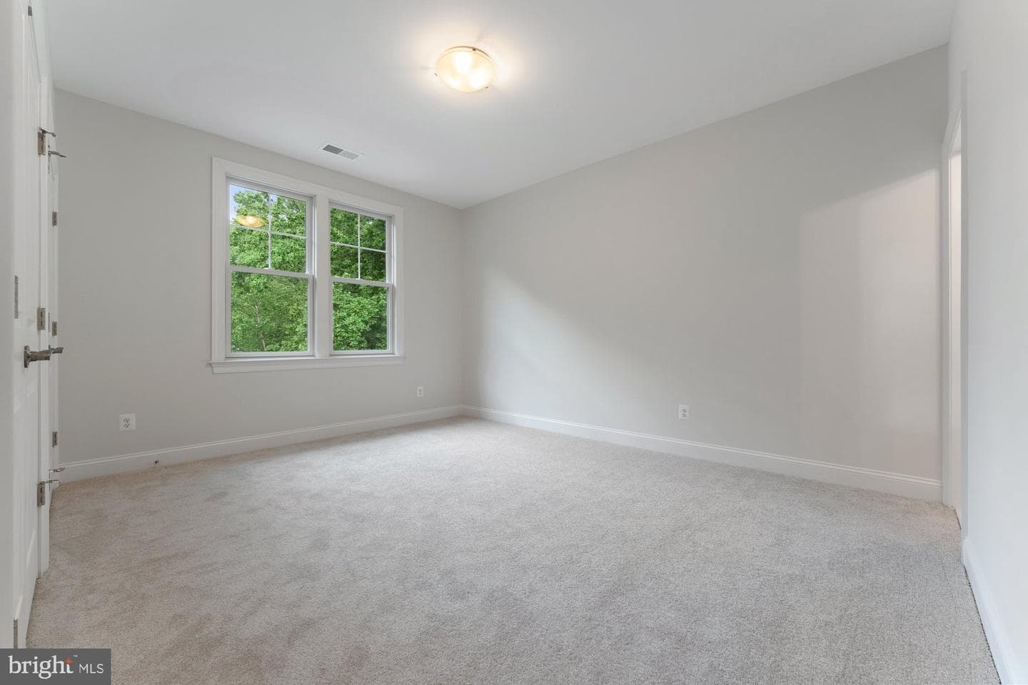 505 Glyndon Street NE photo 44