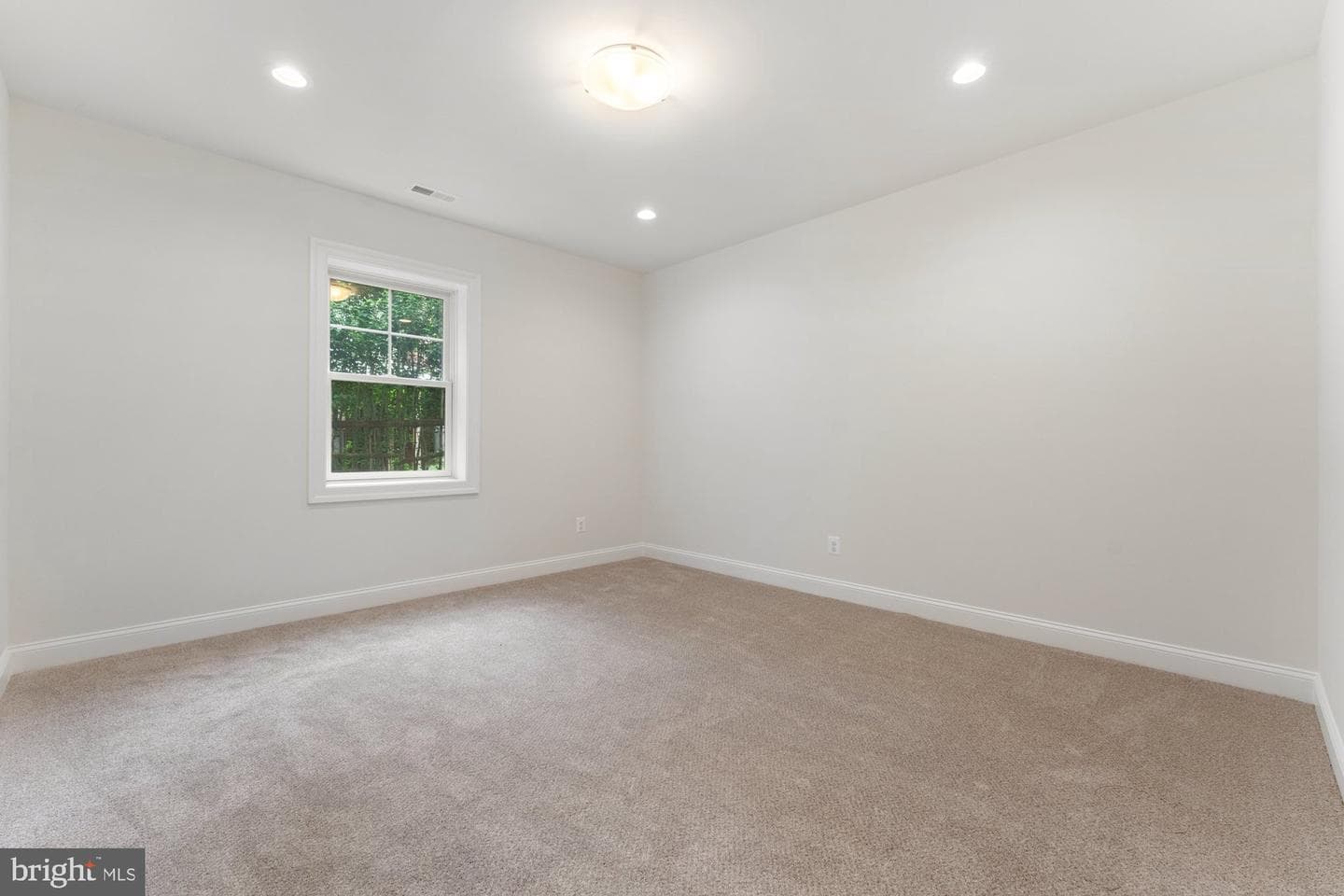 505 Glyndon Street NE photo 55