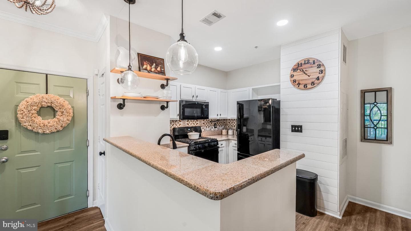 5115 Travis Edward Way #E photo 10