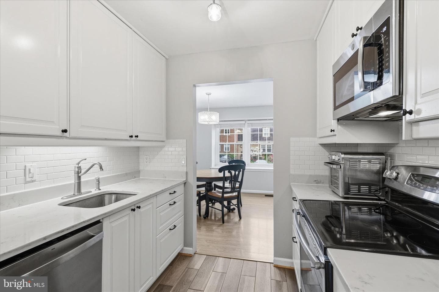 10256 Friendship Court photo 10