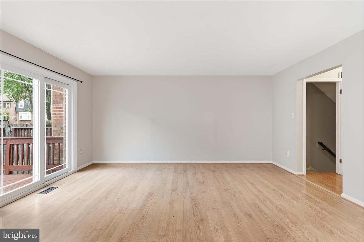 10256 Friendship Court photo 14