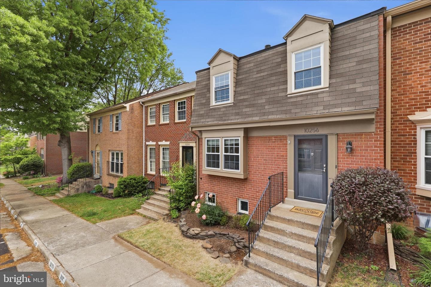 10256 Friendship Court photo 20