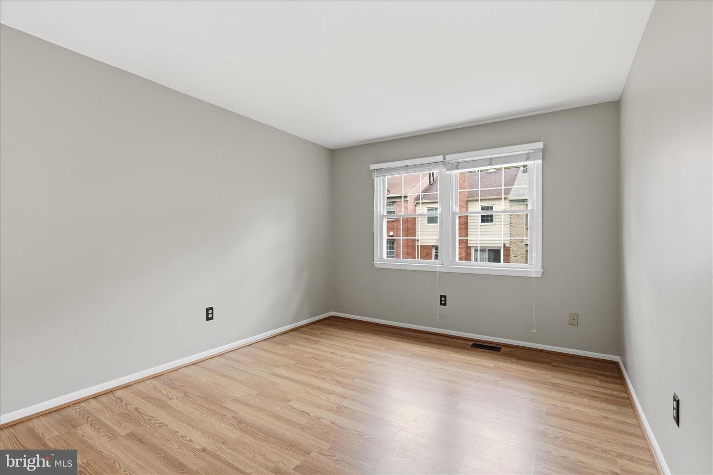 10256 Friendship Court photo 21