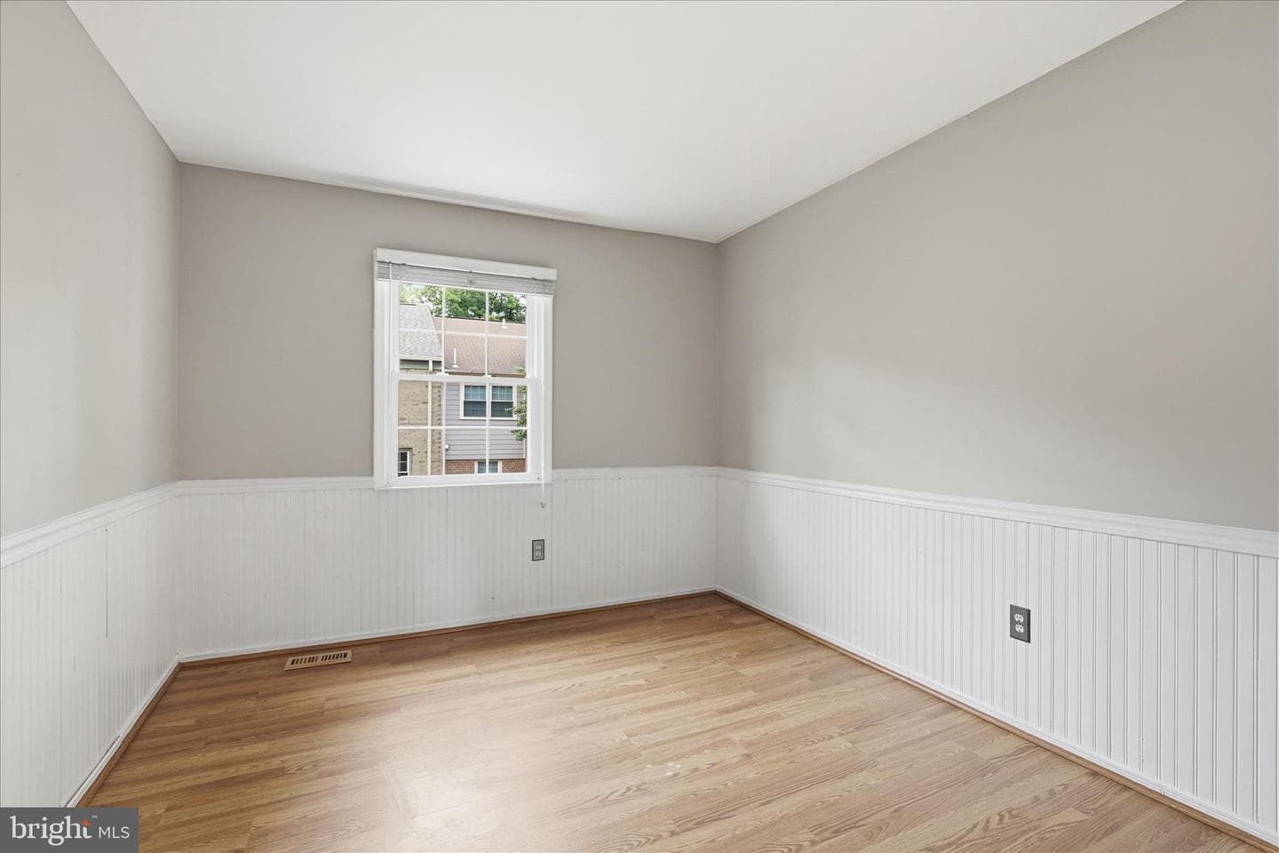 10256 Friendship Court photo 23