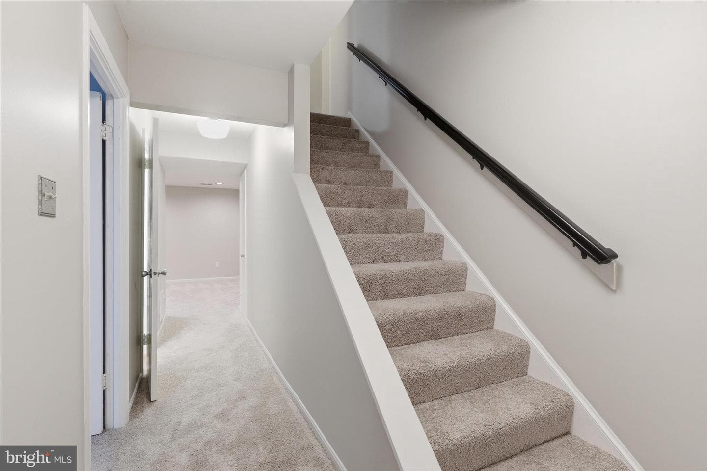 10256 Friendship Court photo 27