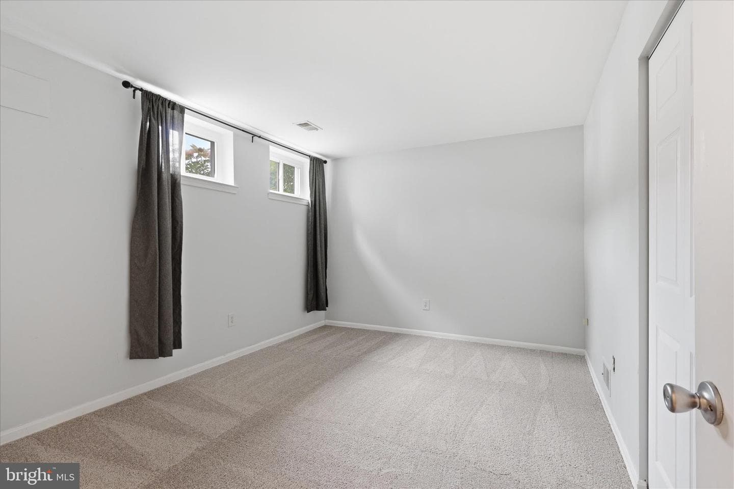 10256 Friendship Court photo 28