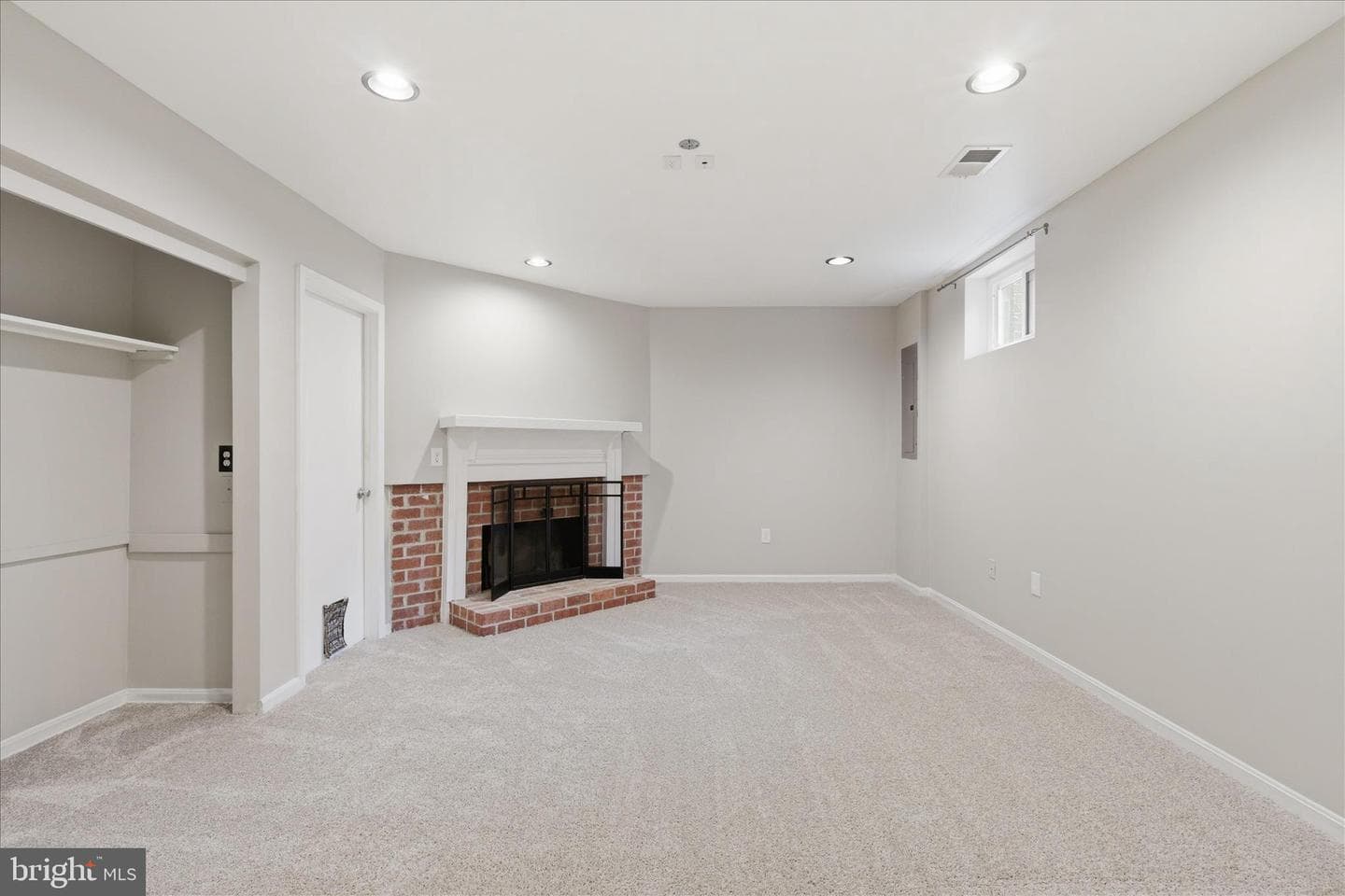 10256 Friendship Court photo 31