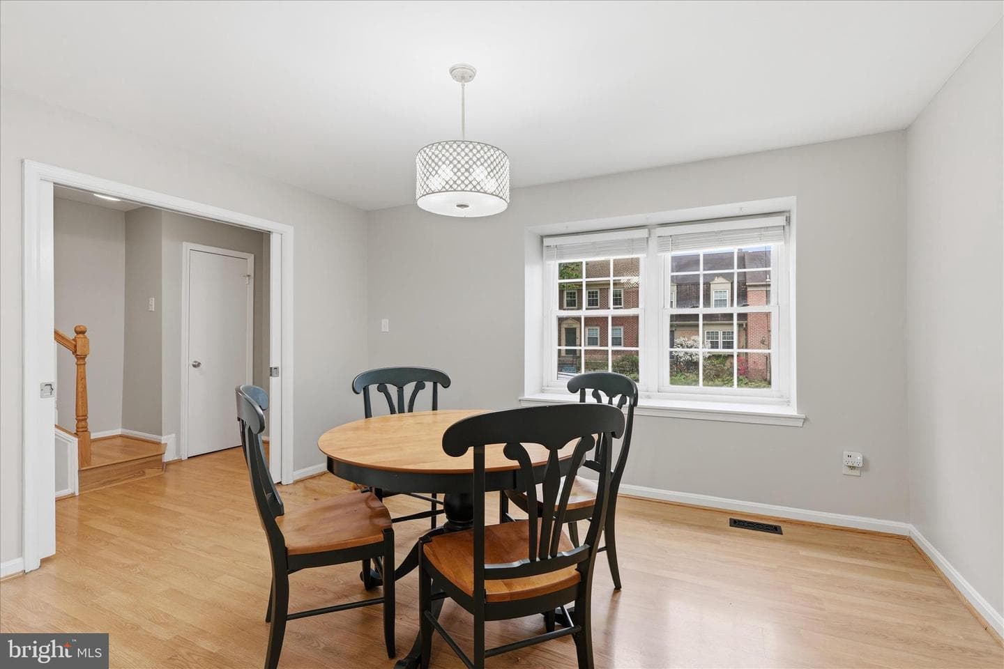 10256 Friendship Court photo 8