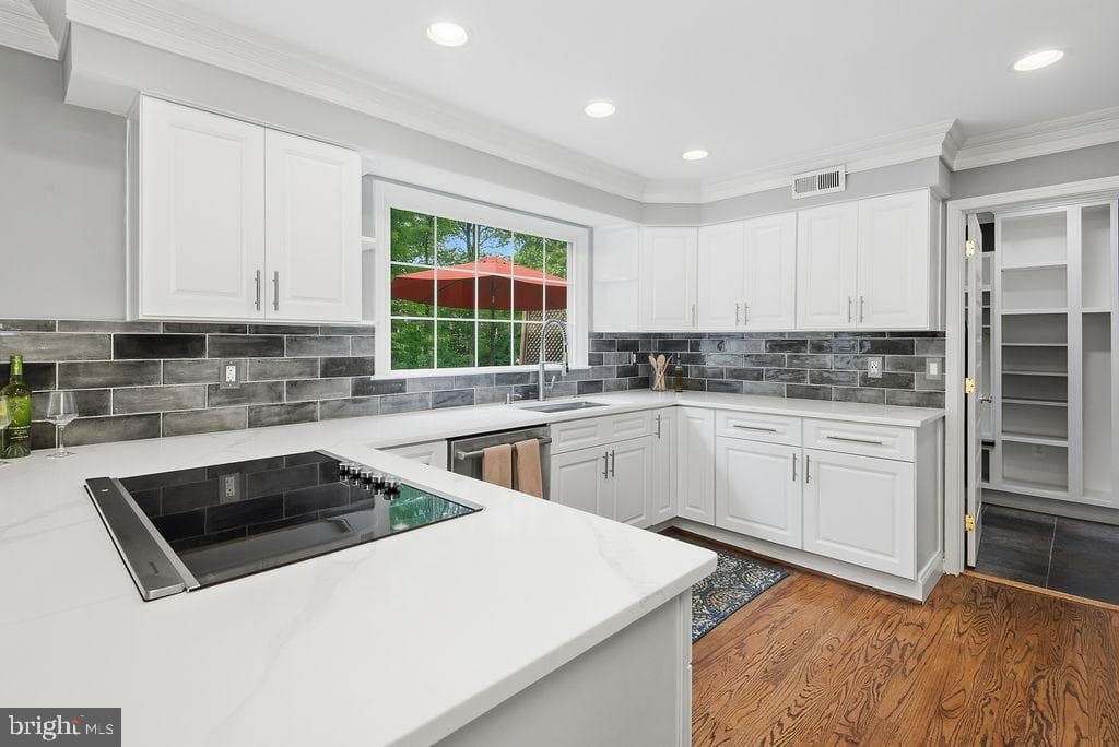 1210 Cameo Court photo 25