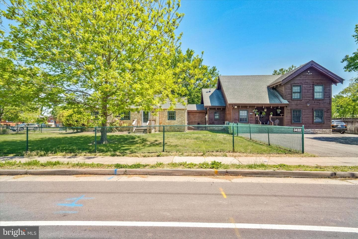 3432 Memorial Street photo 2