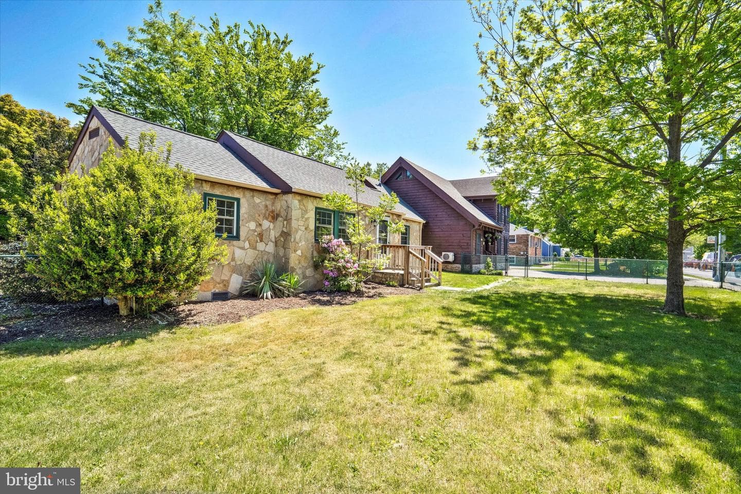 3432 Memorial Street photo 4