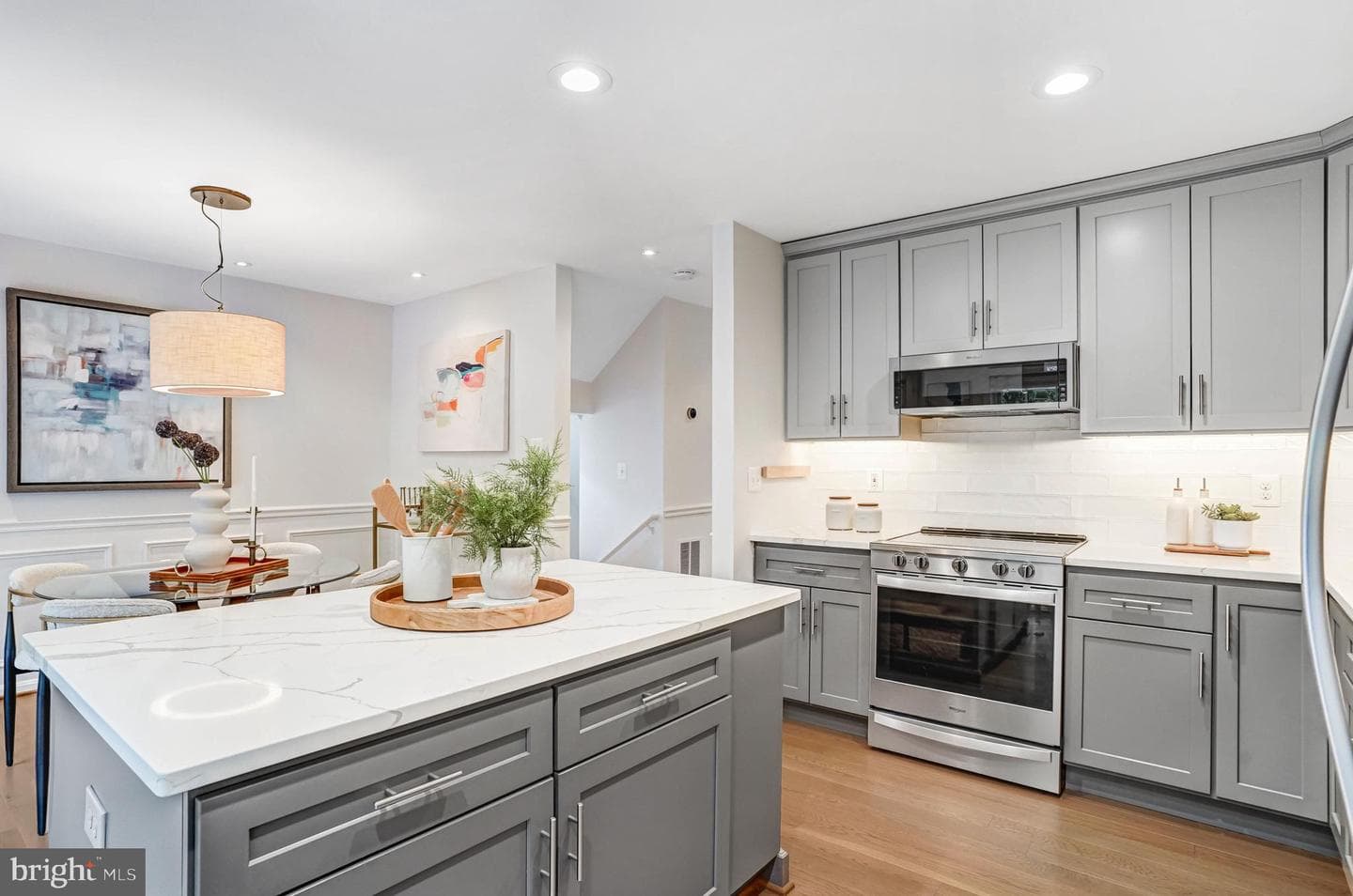 4467 Holly Avenue photo 10