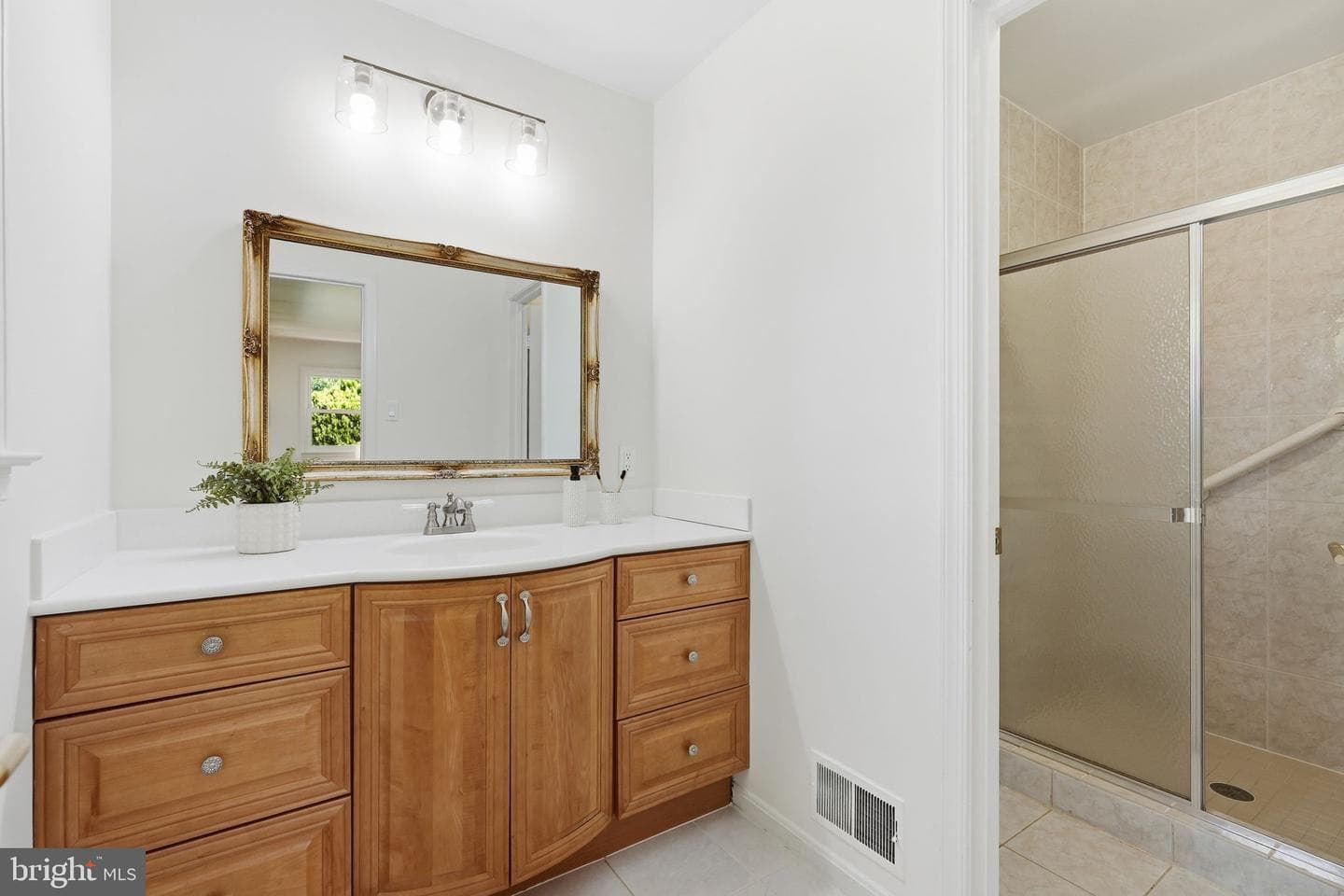 3425 Bedivere Court photo 15