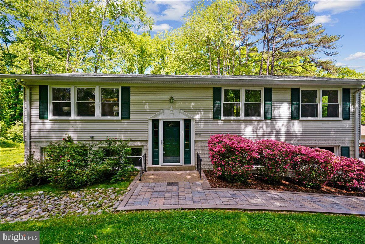 10806 Oldfield Drive photo 1