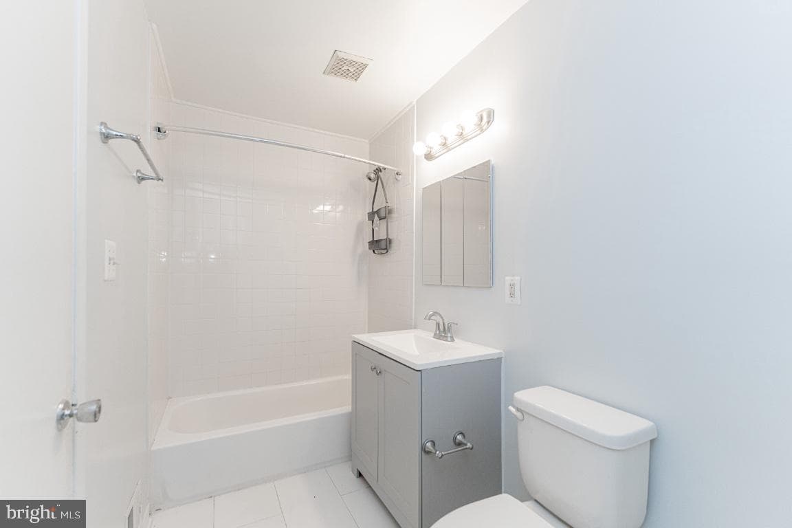 2442 Southgate Square photo 18