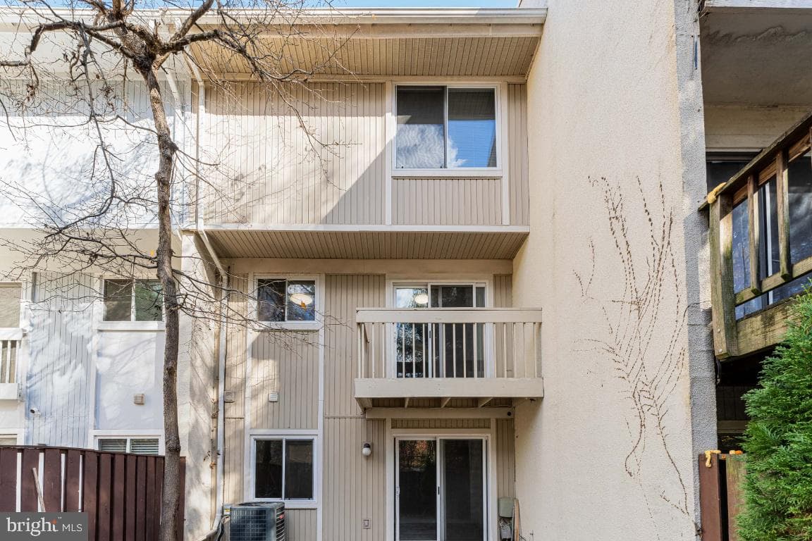 2442 Southgate Square photo 20