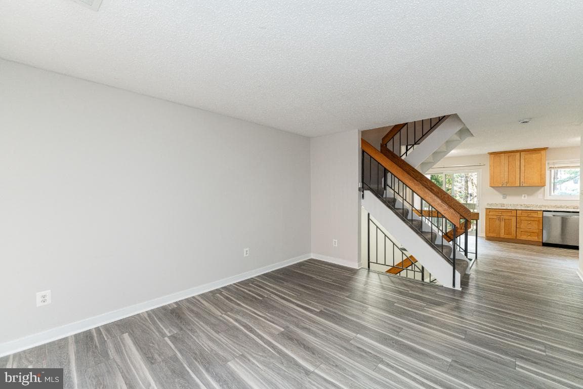 2442 Southgate Square photo 4